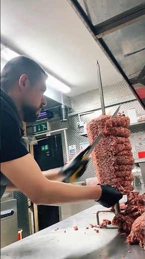 That’s How Turkish Meat Döner Kebab Is Made in Istanbul 😯🔥 #döner