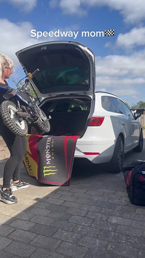 Speedway mom🏁🤙🤪😍 Nu vi klar til løb i holstebro!🏁🫣#speedway #herningspeedwayklub #seatleon #danmark #denmark #cargirl #mor #cargirlsdenmark #cargirldanmark #cargirltiktok #løb