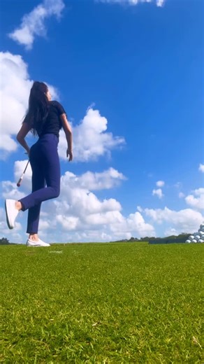 Steph Langnas  on Instagram: "it’s the “hell ya” foot pop for me @wilsongolf"