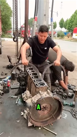 133K views · 599 reactions | Disassembly process of truck diesel engine pistons #HeavyEquipment #WorkSmarter #fblifestyle | Latchford Studio | Facebook