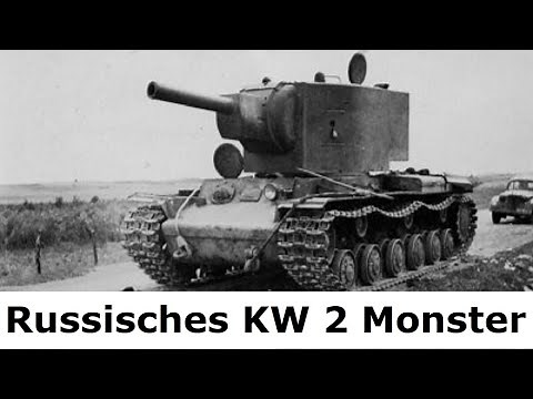 Soldat erklärt den KW 2 Panzer der Roten Armee im 2. Weltkrieg