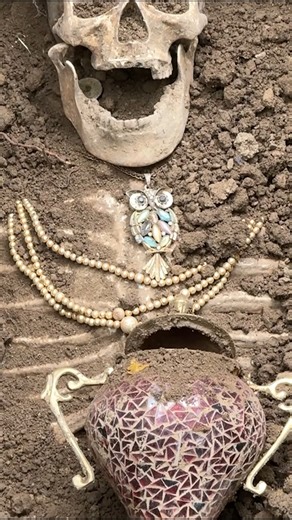 453K views · 3.6K reactions | The treasure hunters who emerged shocked the world. | Tomb Hunter | Facebook