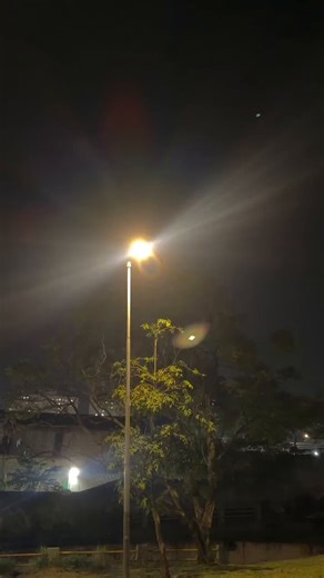 the gay mind sees flashing lights in the streets and breaks into beyoncé’s cunty cozy routine 😭