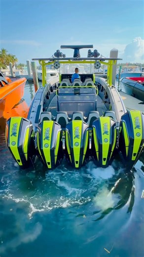 3.9M views · 33K reactions |  Montez le son ! Admirez les 5 moteurs @mercuryracing 450R personnalisés démarrant en parfaite synchronisation, propulsant ce @midnightexpressboats. C’est comme une chorégraphie de natation synchronisée !  @theshiyacht #MercuryRacing #MercuryOutboards #450R #WideOpen | Mercury Marine France | Facebook