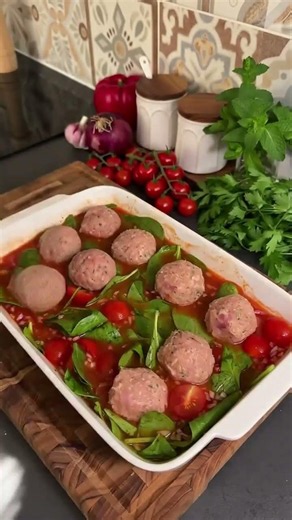 Baked Spaghetti with Meatballs #easyrecipe #pastarecipes