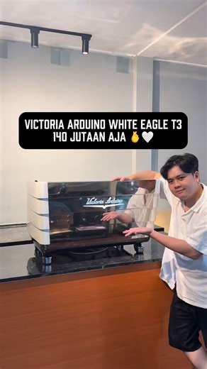 Barista Indie 🤘 on Instagram: "Victoria Arduino White Eagle Multiboiler T3, mesin kopi termewah yang pernah gw coba brand Victoria Arduino memang yang terbaik sih bagi gw 🫰🤍 Nah unit yang T3 ini jarang banget ada di white eagle, gw rasa kalian harus milikin sih si White Eagle T3 🫰 di 140 jutaan aja, mau detail harga? WhatsApp ke gw link di bio! Atau langsung ke lokasi kita maps “Stanley’s Choice” BSD | Lamarzocco | Victoria Ardunio White Eagle | Elektra | Elektra Eklipto | Black Eagle | | Vi