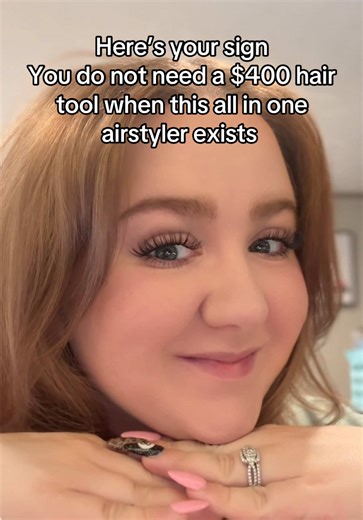 Beautiful bouncy blowouts in 15 minutes or less in the comfort of your own home! There’s so much you can do with this hair tool! #hairstyler #airstyler #blowout #hair #CapCut