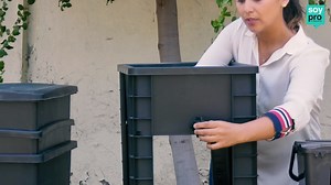 ¡ASÍ FUNCIONAN LAS VERMICOMPOSTERAS!♻ ¿Aún no sabes cómo se usan las vermicomposteras? Nuestra monitora Denisse Arriza, parte de nuestro programa #ReciclaOrgánico, te explica en este tutorial todo lo que debes saber para usarla correctamente y poder crear tus propios residuos orgánicos. Recuerda que para tener una vermicompostera, DEBES INSCRIBIRTE, SER VECINO DE LA COMUNA y participar de las capacitaciones. Para más info e INSCRIPCIÓN ingresa acá 👉🏻https://bit.ly/2tYMMfO entérate de todos los