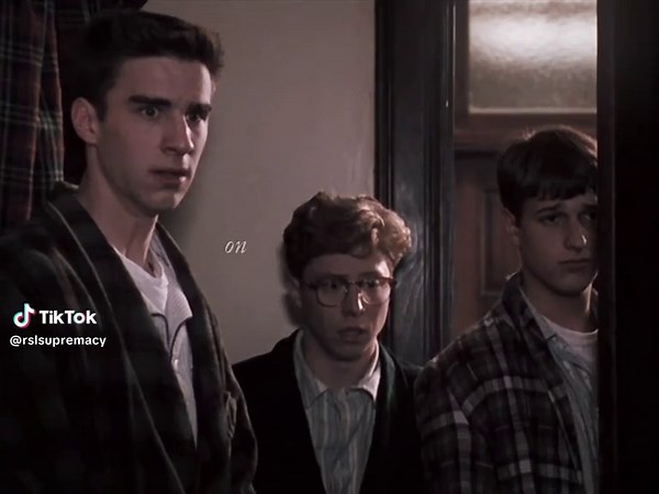 my fav part of dead poets society is when neil’s dad sees neil performing and is so proud of him that afterwards he looks neil straight in the eyes and breaks down while apologising for being such a dick and vows to be a better father from here on out starting by enrolling neil in acting classes. then they r all a happy family and mr keating keeps teaching them n everything ends so happy. #deadpoetsociety #dps #deadpoetssocietyedit #foryou #fyp #foryoupage #fup #edit #xyzabc #neilperry #toddande