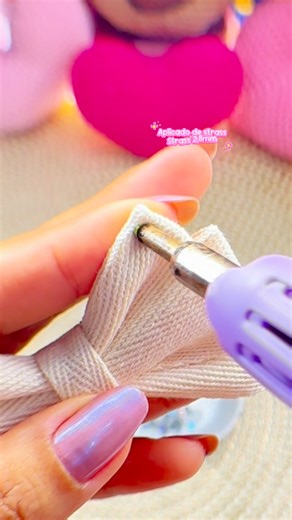 198K views · 1.2K reactions | Ficou tão delicado com esses strass勺奈 #delicado #love #lacitos #artesã #dicas #lazos #inspiracao #diy | Artes de Angel | Facebook