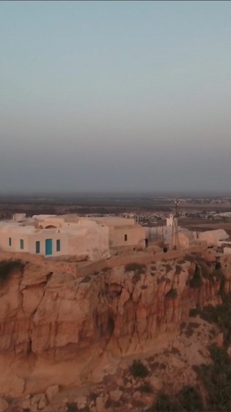 Tunis: Drone discovers the sprawling capital of Tunisia