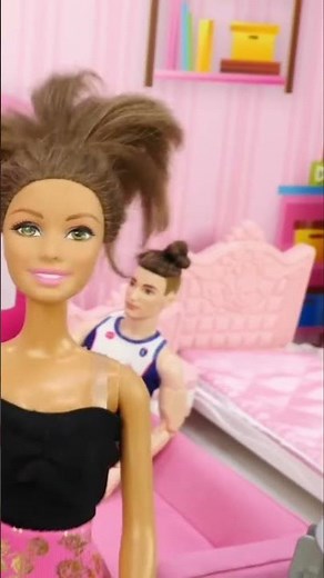 🎉🎀 Festa na casa da Barbie! 🌟 Brincadeira infantil em português com brinquedos.
