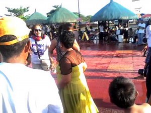 women beer drinking contest