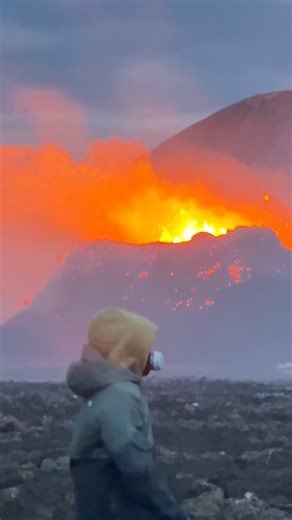 93K views · 1.1K reactions | active volcano explodes live in iceland | Alfonso Santaella | Facebook