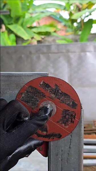 trick to make a 90 degree curved angle on a square metal tube