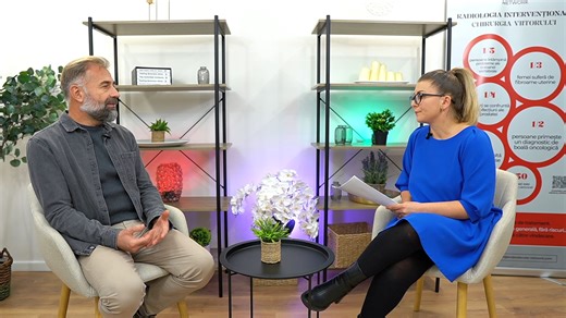Ep 27 – Fără bisturiu - Fibromul uterin și embolizarea: demontăm mituri Invitat: dr. Rareș Nechifor, medic primar radiologie intervențională Fibromul uterin rămâne una dintre cele mai frecvente afecțiuni ginecologice, iar opțiunile de tratament evoluează rapid. În acest episod, dr. Rareș Nechifor explică ce înseamnă, de fapt, embolizarea fibromului uterin, de ce este o procedură minim invazivă cu recuperare rapidă și în ce situații poate fi o alternativă la operația clasică. Discutăm pe înțelesu
