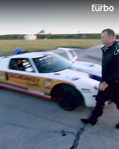 589K views · 10K reactions | En una prueba por romper el récord de velocidad, John Bohmer logra alcanzar los 468 km/h en el Ford GT 2005 que emociona a Richard Rawlings #ElDúomecánico ‍ Disfruta el contenido de Discovery en MAX. Suscríbete ahora: <https://bit.ly/MAX-DiscoveryTurbo> | Discovery Turbo | Facebook
