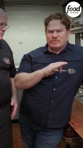 Em Washington D.C., Casey Webb saboreia o tradicional pastel de pastor 🥧🍖🍴 Aproveite o conteúdo da Discovery em streaming na #HBOMax Assine agora: https://bit.ly/MAX-FoodNetworkBRA | Food Network Brasil