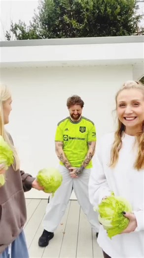 Guess who threw it? 🤣DONT get stuck with the ball 🤣👀