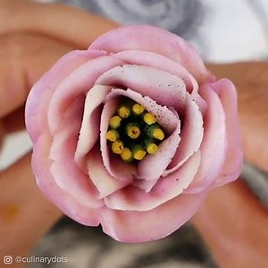 These flower desserts are so gorgeous 🌸 Special thanks to: https://www.instagram.com/culinarydots/ | BuzzFeed Food