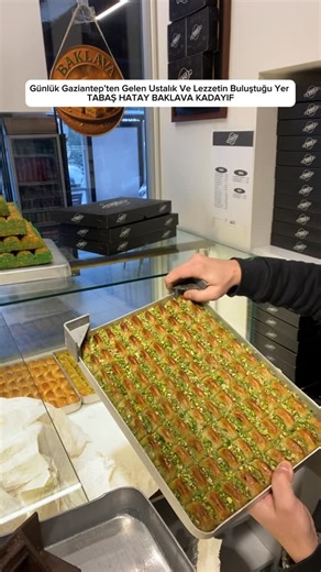 Gaziantep’ten Gelen Lezzet - İstanbul on Instagram: "“ TABAŞ HATAY BAKLAVA KADAYIF ” 📍yeşilyurt mah. Sipahioğlu cad. No7/A istanbul / bakırköy 📞Sipariş Hattı: 0(531) 265 33 83 #keşfet #baklava #baklavacı 💍2️⃣🍀#asddmamaiiii"