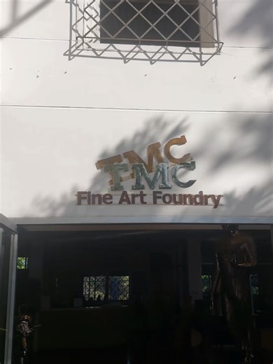 อีกหนึ่ง บริษัทTMC Fine Art Foundry ที่แนะนำ เป็นโรงหล่อศิลปะชั้นสูง (Fine Art Foundry) ที่เชี่ยวชาญการหล่อโลหะ (โดยเฉพาะบรอนซ์และสแตนเลส) สำหรับศิลปินทั่วโลก มีบริการครบวงจรตั้งแต่การสร้างโมเดล (รวมถึง 3D Digital), การทำแม่พิมพ์, การหล่อ, การตกแต่งผิวงาน และบริการจัดส่ง โดยเน้นคุณภาพสูง รวดเร็ว และราคาที่แข่งขันได้ ตั้งอยู่ในประเทศไทย. อำเภอไทรน้อย จังหวัดนนทบุรี บริการหลักรับ หล่อโลหะ: บรอนซ์, อลูมิเนียม, สแตนเลส. สร้างโมเดล: ใช้โมเดลแบบดั้งเดิมและการสร้างโมเดลดิจิทัล 3D (3D Digital Modeling).