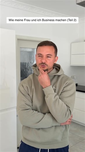 FitnessOskar on Instagram: "Anzeige | Nachdem unsere Flachen Brote so gut liefen haben wir eine weitere grandiose Geschäftsidee ausgetüftelt: Flaches Brot - Aber in rund statt oval! Vertrau Bruder, diese Innovation hat echt Potential stupid zu gehen! Vor allem weil die Dinger aus einem hochwertigen Weizenproteinteig bestehen mit ganzen 62g Eiweiß - Perfekt für ernährungsbewusste Genießer 💪 Der Teig wird handgemacht in Italien und ist knusprig, fluffig und leicht bekömmlich 😋 Oben drauf ist ein