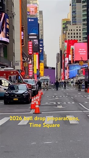 Times Square Gets Ready for New Year’s Eve 🎊 | Ball Drop Prep