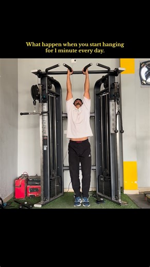 SAHIL KHAN | FITNESS GUIDE | HOME WORKOUTS | GYM & CALISTHENICS on Instagram: "Benefits of hanging 1 minute every day- • Stronger grip – improves forearm & hand strength. • Better shoulder health – opens tight shoulders and reduces impingement. • Spine decompression – relieves back stiffness and improves posture. • Improves mobility – increases shoulder range of motion. • Reduces upper-body tightness – great for desk workers & gym-goers. • Boosts core engagement – strengthens abs and stabilizer 