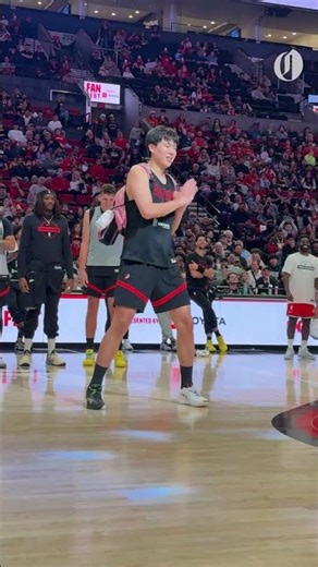 Trail Blazers rookies Yang Hansen and Caleb Love dance at 2025 fan fest