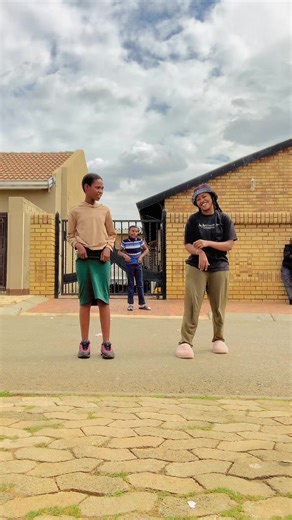 I honestly didn’t have energy to shoot but they asked me to dance with them 🥹❤️ being nice never hurt❤️@lesedi.minesh