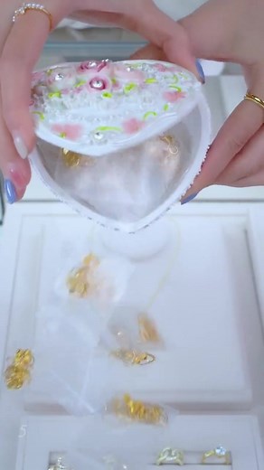 Elegant Heart-Shaped Jewelry Box Unveiled