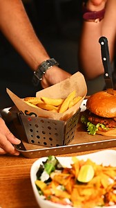 Big hits, bold flavours, and a feast worth cheering for! 🤤🏏 Relish every bite like it’s a match-winning shot at Chili’s! 🌶 #ChilisHungerLeague #Chilis #ChilisIndia #VisitNow #Cricket | Chili's India