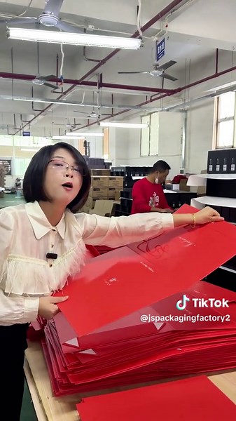 Gift Box for Clothing: Customized and Innovative Packaging