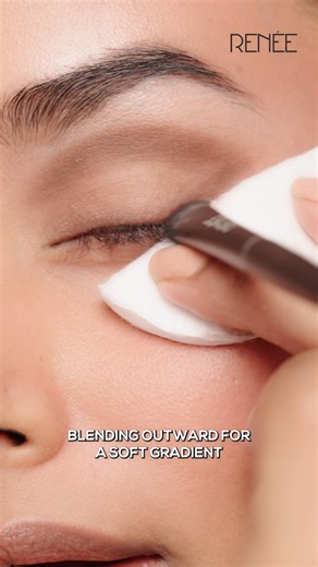 Renée Cosmetics | Makeup Secrets by RENÉE🖤 Master the perfect crease and flawless blend with RENÉE Fearless Smokey Eyeshadow Palette and this easy cotton... | Instagram