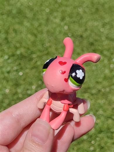 Grasshopper in da grass #lps #fyp #littlestpetshop #lpstiktok #lpscustom
