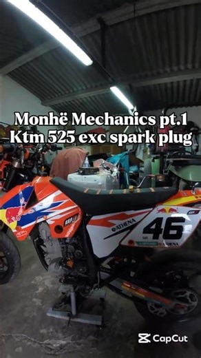 Monhë mechanics pt.1 Ktm 525 exc spark plug #ktm #supermoto #mechanic