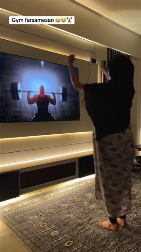 Immersive Interactive Women's Gym Workout