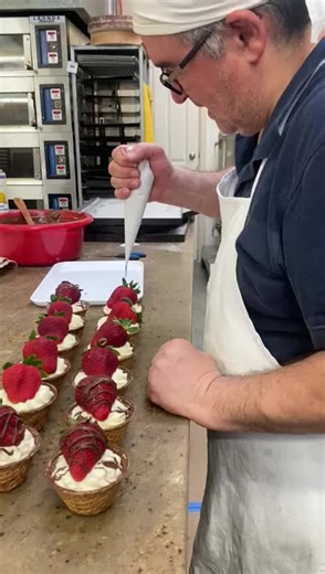 Expert Dessert Decorating Techniques for Tarts and Pastries