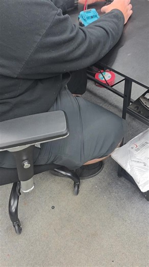 Just upgraded my ride with this 150DB air train horn and OMG 😱 — it’s insanely loud! Perfect deep tone that cuts through traffic, rain, or fog like nothing else 🔊💨 What surprised me most is how solid this thing feels — chrome-plated zinc body, copper coil, and a high-pressure air compressor that hits instantly every time ⚙️🚗 It’s built tough for any weather — rain, dust, heat, whatever. Installation? Super easy. Comes with a universal mount so you can set it up on your car, truck, SUV, or ev