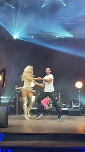 Andreea Balan on Instagram: "Dance till the world ends 💃🏼🕺 Weekendul acesta filmez 2 videoclipuri, iar pe 13 facem super show in Antwerp Belgia 🎤 va asteptam! #AndreeaBalanShow #BestShow 💫🔥❤️"