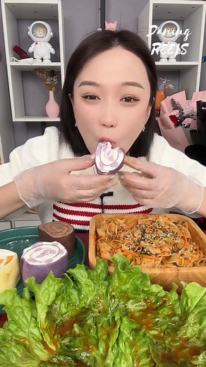 Chinese Eating Cake So Fast #reels #mukbang #cake #dessert #chinesefood | Daning Mukbang