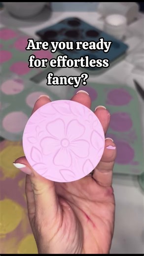 I created Cake Pucks because I wanted something easier, less hassle and more consistent than cake pops. And we have 100s of free recipes for you to try! To decorate these I used pre-cut parchment circles from @intricutedibles , just place them in the mold before you add the chocolate and that’s IT. It’s never been so easy to make beautiful desserts. Grab your Benty Molds today. Happy Pucking- ❤️Benty Cakes