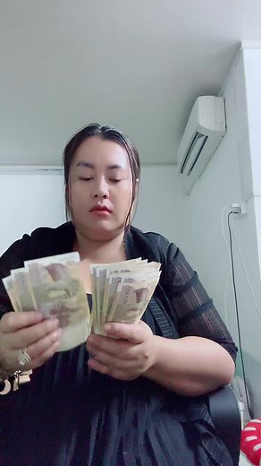 Counting Money: A Quick Indoor Finance Guide