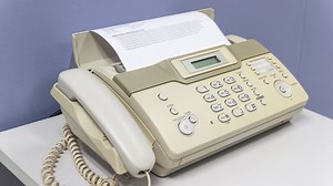 Que fim levou o fax, a tecnologia de enviar documentos impressos usando a linha telefônica?