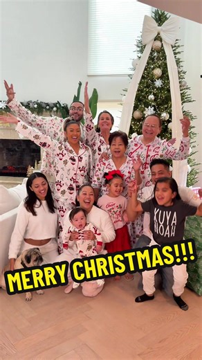 Christmas morning 🤍🎄🎁 Waking up with a heart full of gratitude, reminded of how truly blessed we are. Not just for the gifts under the tree, but for the ability to give, to love, and to show up for others with a joyful heart. May we never take these moments for granted, and may we always remember how fortunate we are to give this season 🤗🎁 Happy Holidays everyone! ❤️