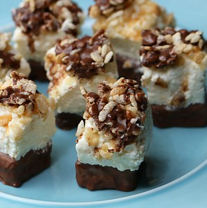 10M views · 79K shares | Snickers Crisper No-Bake Mini Cheesecake | Tasty | Facebook
