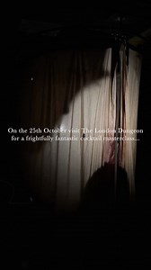 Ready to mix with the spirits? 🍸🦇 Join us for a frightfully fun cocktail masterclass with V Rum — learn to make 3 blood-curdling drinks from the expert mixologist. The perfect treat after your terrifying London Dungeon tour with your family or friends 👻🎃 🗓️ 25 October, 17:45 Last chance – book now! Link in bio. #thingstodoinlondon #londonexperience #immersiveexperience #cocktailslondon #londondungeon | The London Dungeon