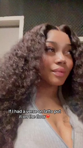 “backshots on the balcony a way better view”😘 #putitonthefloor #latto