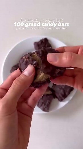 homemade 100 grand candy bars! they’re gluten free, dairy free, and refined sugar free, and made with just 5 ingredients! recipe in the comments. #100grand #candybar #homemadecandy #chocolatebar #homemadecandybar #100grandcandybar #nobakedessert #nobaketreats #glutenfreedessert #dairyfreedessert #vegandessert #5ingredients #refinedsugarfree #nutfree #healthydessert #easydessert #easyhealthyrecipes #kidfriendlyrecipes #copycatrecipe #easyrecipes #chocolatelover #chocolatecaramel | The Bigley Basi